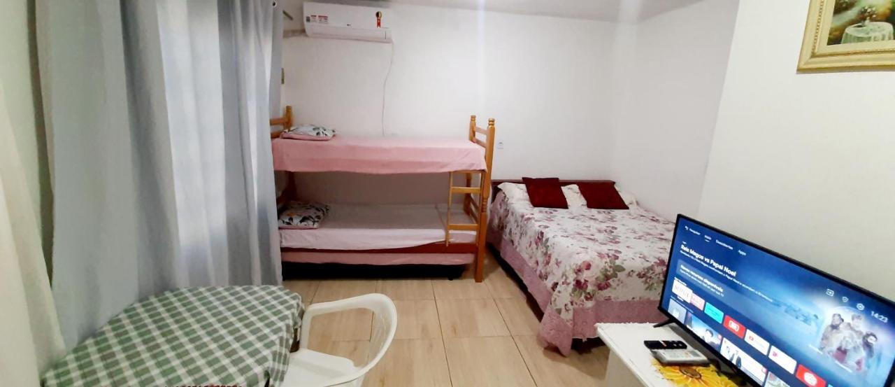 Kitnet S2 Em Torres-Rs - Na Mais Bela Praia Gaucha - Cozinha - Banheiro - Ar Condicionado - Tv Smart 32' - Wi-Fi - Estacionamento - Anfitria Superhost No Bnb Exteriör bild