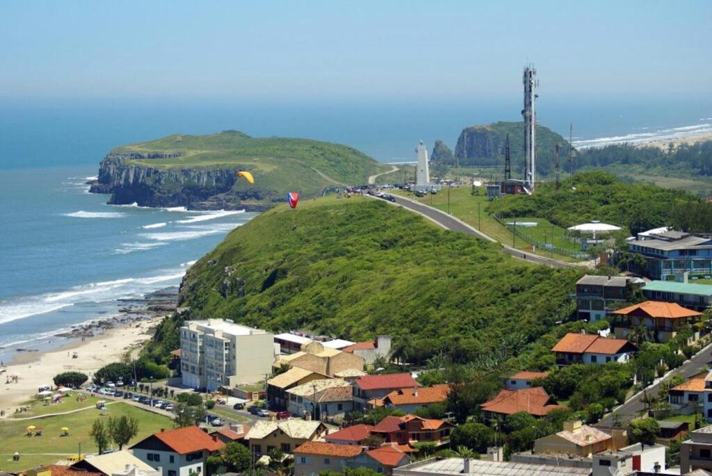 Kitnet S2 Em Torres-Rs - Na Mais Bela Praia Gaucha - Cozinha - Banheiro - Ar Condicionado - Tv Smart 32' - Wi-Fi - Estacionamento - Anfitria Superhost No Bnb Exteriör bild